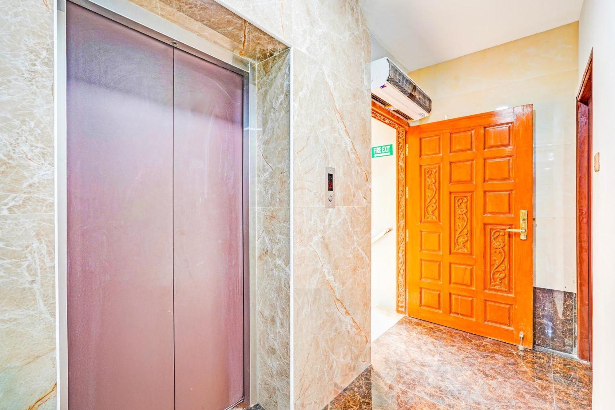 Hotel Super O Sholinganallur Near Anjaneya Temple